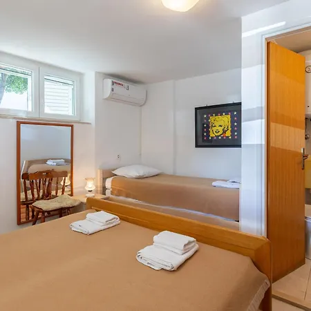 Tinka, No 1 * Starigrad Paklenica