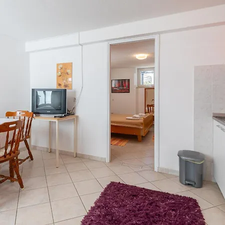 Tinka, No 1 Lägenhet Starigrad Paklenica