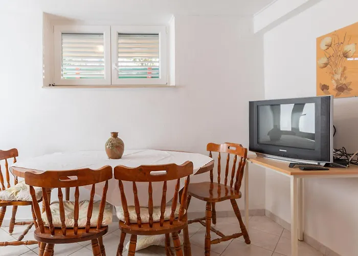 Daire Tinka, No 1 Starigrad Paklenica