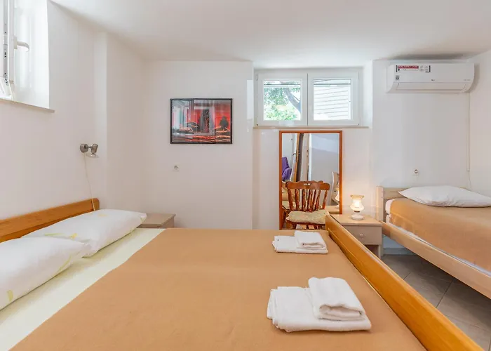 Tinka, No 1 Starigrad Paklenica